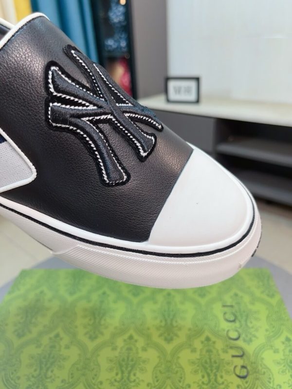 Gucci Slip-On sneakers in black and white (5) Gucci Slip-On sneakers in black and white.