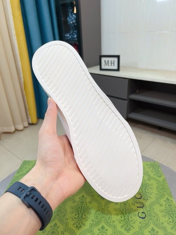 Gucci Slip-On sneakers in black and white (5) Gucci Slip-On sneakers in black and white.