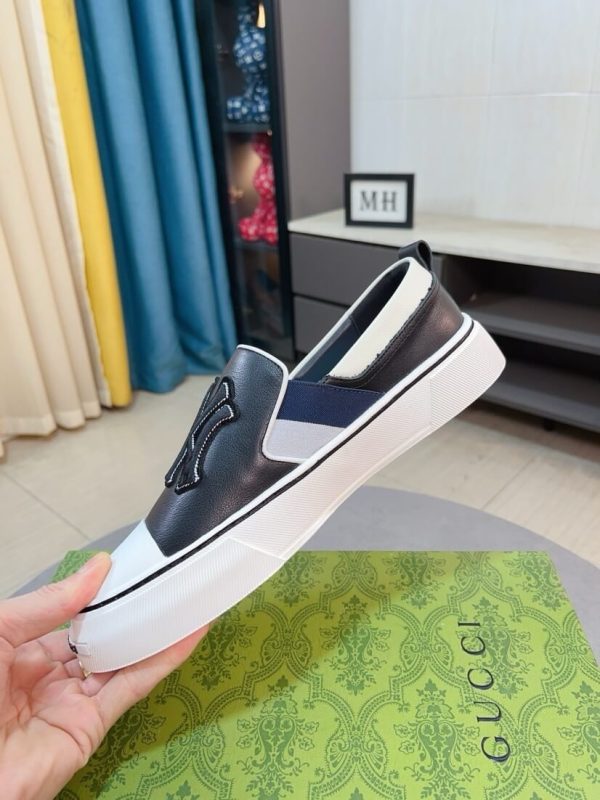 Gucci Slip-On sneakers in black and white (6) Gucci Slip-On sneakers in black and white.