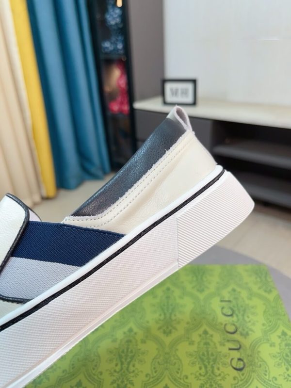 Gucci Slip-On sneakers in black and white (6) Gucci Slip-On sneakers in black and white.