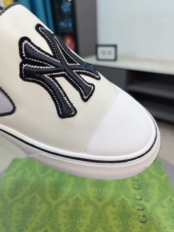 Gucci Slip-On sneakers in black and white (7) Gucci Slip-On sneakers in black and white.