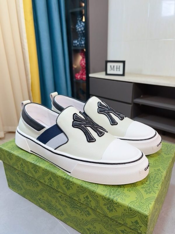 Gucci Slip-On sneakers in black and white (9) Gucci Slip-On sneakers in black and white.