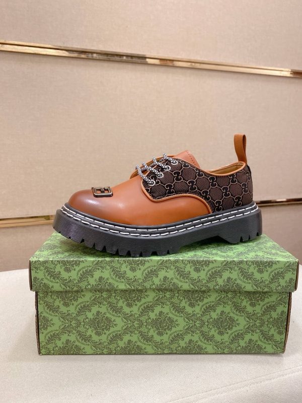 Gucci leather canvas platform derby shoes. (1) Gucci leather canvas platform derby shoes.