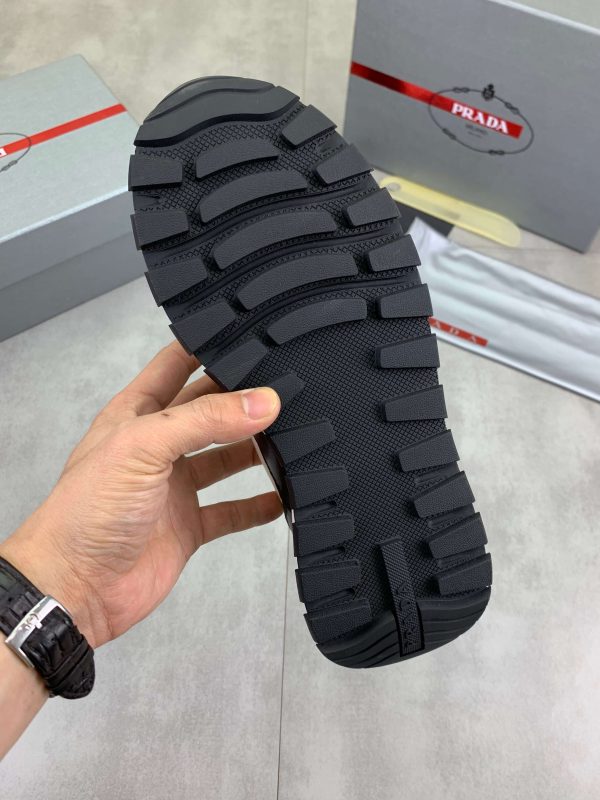 Prada Prax 01 men's sneakers black and white. (11) Prada Prax 01 men's sneakers black and white.