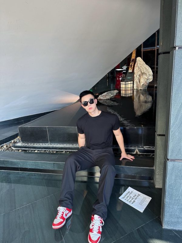 Prada Triangle Logo Zipper Casual Suit Trousers- Black (4) Prada Triangle Logo Zipper Casual Suit Trousers- Black