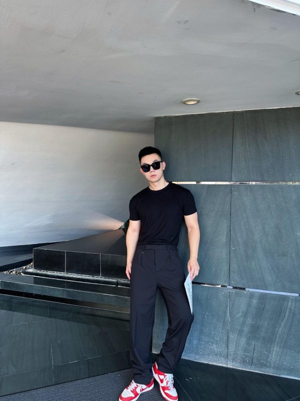 Prada Triangle Logo Zipper Casual Suit Trousers- Black (5) Prada Triangle Logo Zipper Casual Suit Trousers- Black