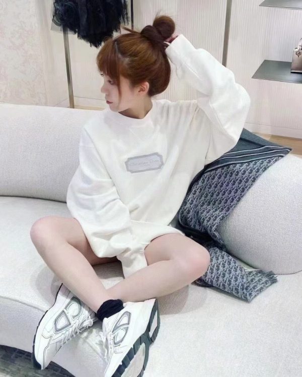 Dior Men's Front Logo Patch Couture Sweatshirt (1) Dior Men's Front Logo Patch Couture Sweatshirt- White