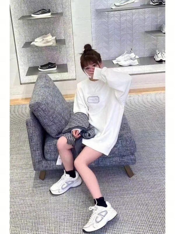 Dior Men's Front Logo Patch Couture Sweatshirt (4) Dior Men's Front Logo Patch Couture Sweatshirt- White