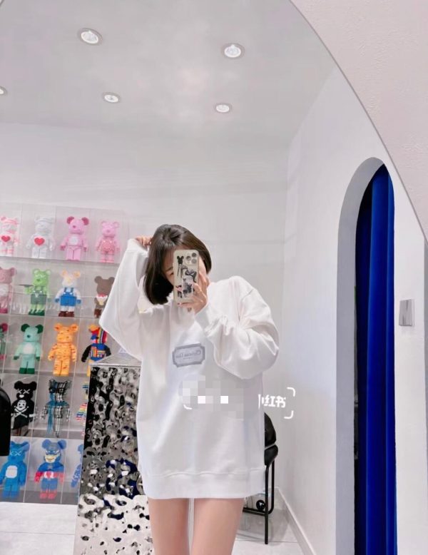 Dior Men's Front Logo Patch Couture Sweatshirt (6) Dior Men's Front Logo Patch Couture Sweatshirt- White