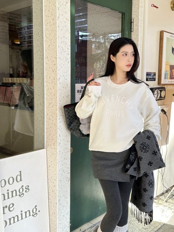 Givenchy Cotton Logo Crew Neck Sweatshirt- Ivory (1) Givenchy Cotton Logo Crew Neck Sweatshirt- Ivory