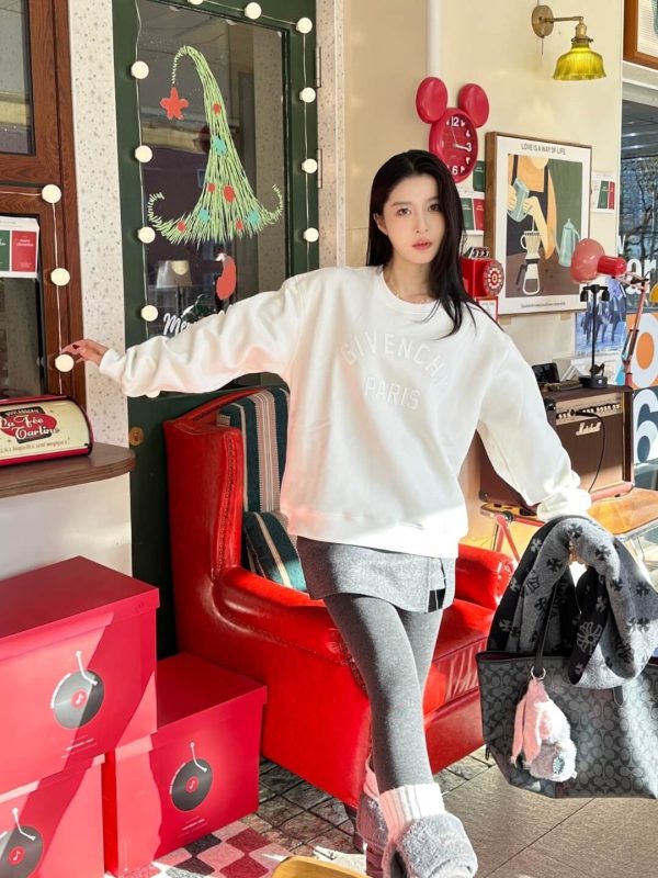 Givenchy Cotton Logo Crew Neck Sweatshirt- Ivory (3) Givenchy Cotton Logo Crew Neck Sweatshirt- Ivory