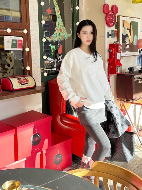 Givenchy Cotton Logo Crew Neck Sweatshirt- Ivory (4) Givenchy Cotton Logo Crew Neck Sweatshirt- Ivory