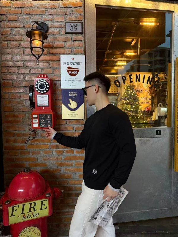 Loewe Anagram embroidered Crew Neck Sweater- Black