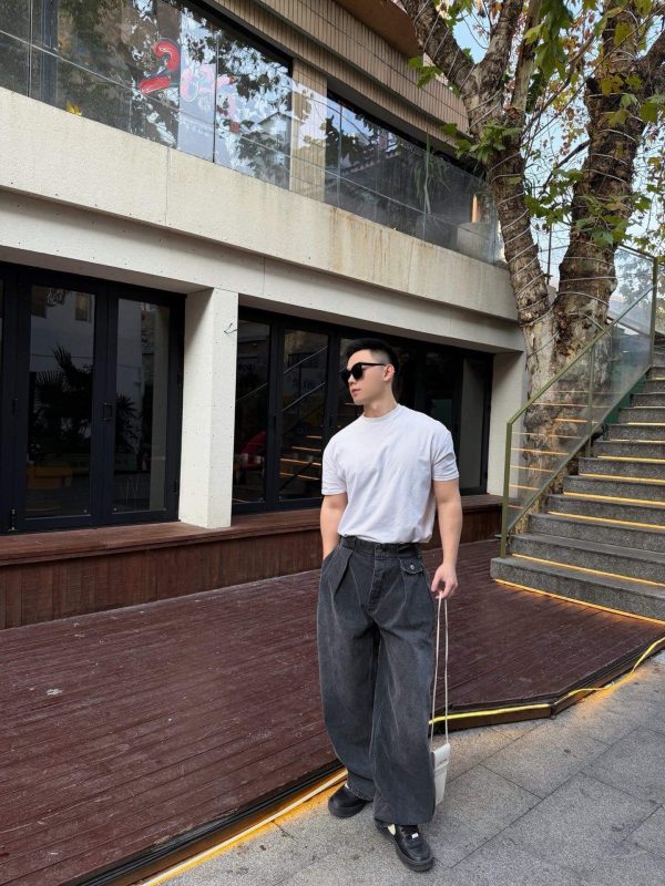 Loewe Pleated Barrel-leg Jeans- Black (1) Loewe Pleated Barrel-leg Jeans- Black