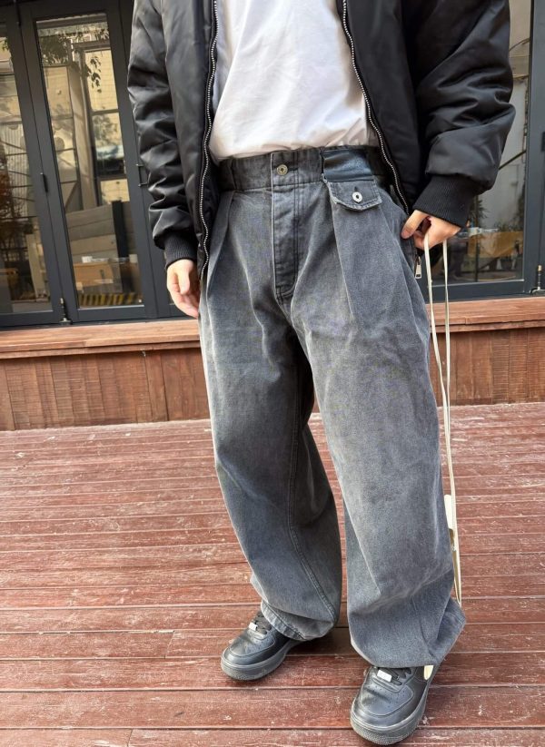 Loewe Pleated Barrel-leg Jeans- Black (3) Loewe Pleated Barrel-leg Jeans- Black