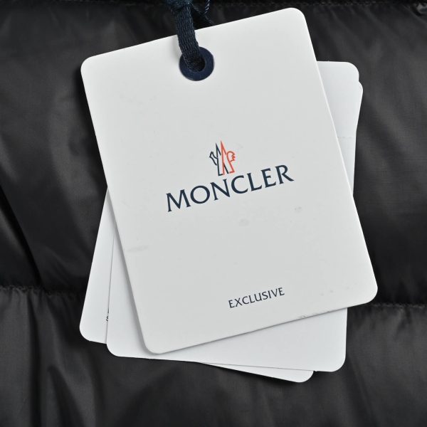 Moncler Boedic Puffer with Belt and Fur Collar Jacket- Black (6) Moncler Boedic Puffer with Belt and Fur Collar Jacket- Black