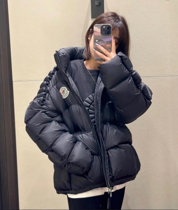 Moncler Maya 3D Quilted Zipper Down Jacket- Black (1) Moncler Maya 3D Quilted Zipper Down Jacket- Black