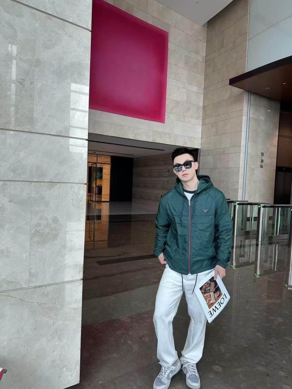 Prada Zipper Recycled Re-Nylon Hooded Jacket- Jungle Green (6) Prada Zipper Recycled Re-Nylon Hooded Jacket- Jungle Green