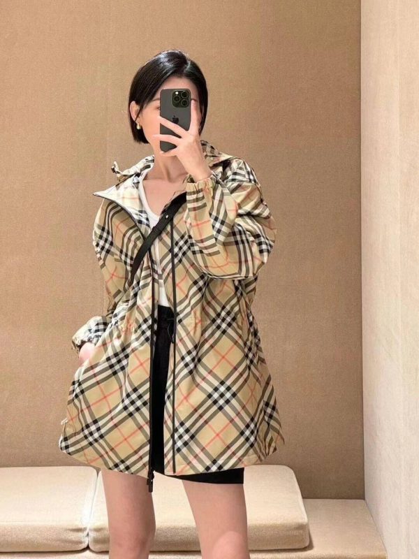 Burberry Vintage Belt Hoodie Check Jacket- Archive Beige