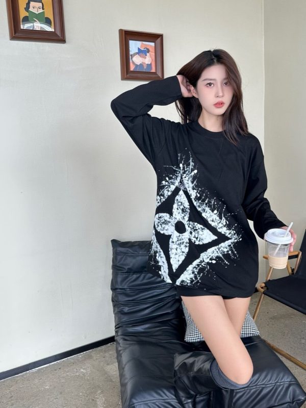 Louis Vuitton with clover splatter print long-sleeved T-shirt- Black