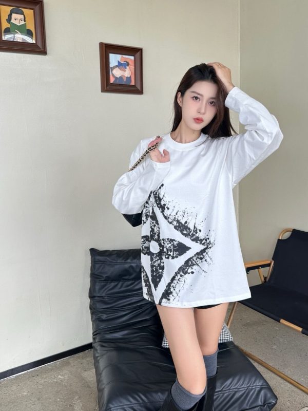 Louis Vuitton with clover splatter print long-sleeved T-shirt- White
