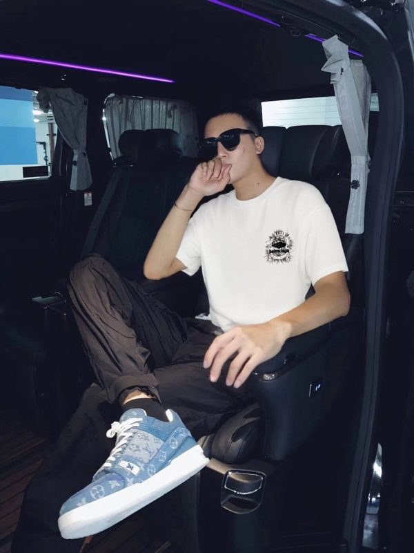 Balenciaga Black Logo-Print Cotton-Jersey T-Shirt- White (5) Balenciaga Black Logo-Print Cotton-Jersey T-Shirt- White