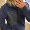 Patagonia Men's R2 TechFace Jacket- Navy Blue