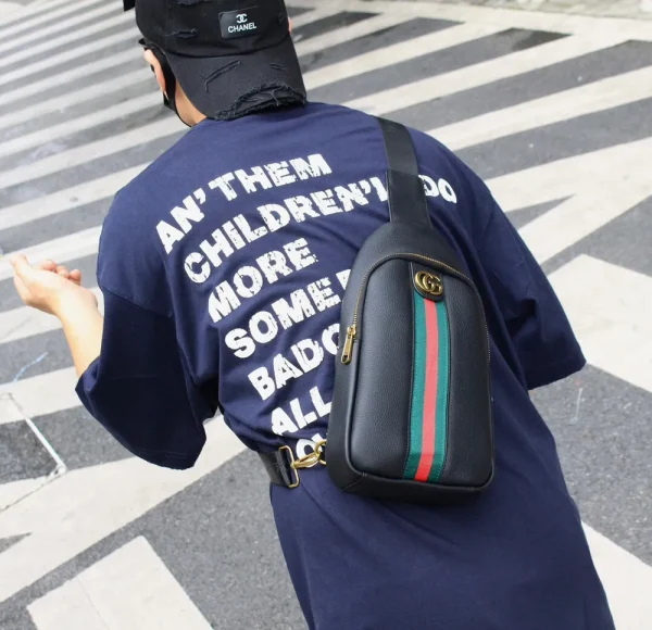 Gucci GG Supreme Men's Slingbag - Boutique Material