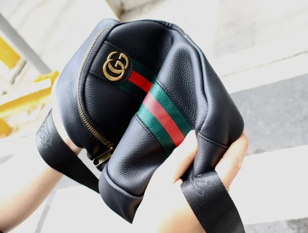 Gucci GG Supreme Men's Slingbag - Boutique Material