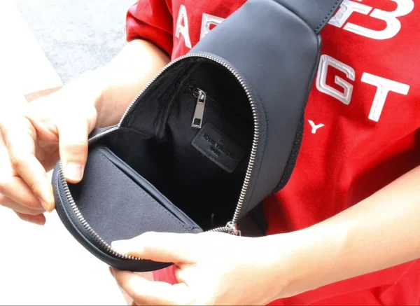 Louis Vuitton Avenue Slingbag Men's Taiga Leather
