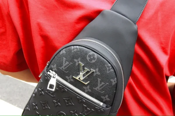 Louis Vuitton Avenue Slingbag Men's Taiga Leather