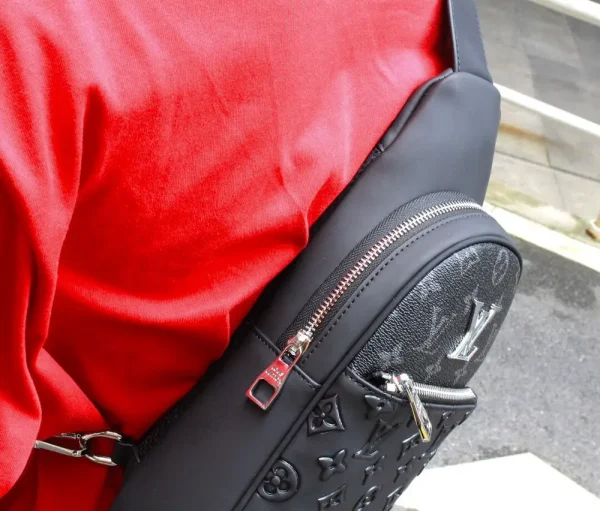 Louis Vuitton Avenue Slingbag Men's Taiga Leather