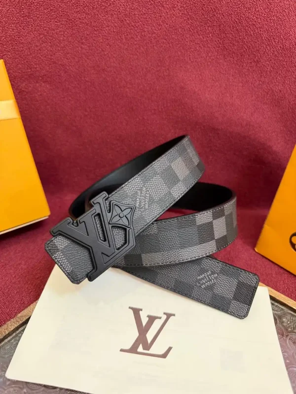 Louis Vuitton LV Initiales 40mm Reversible Belt