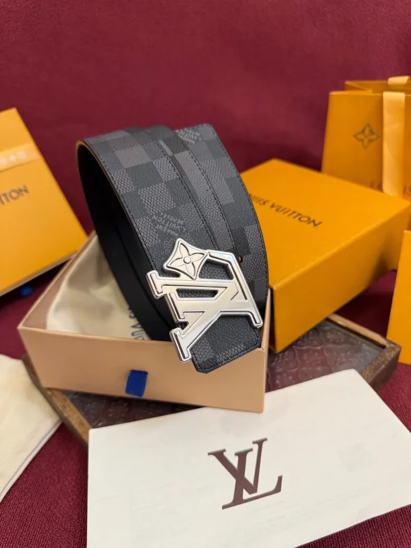 Louis Vuitton LV Initiales 40mm Reversible Belt