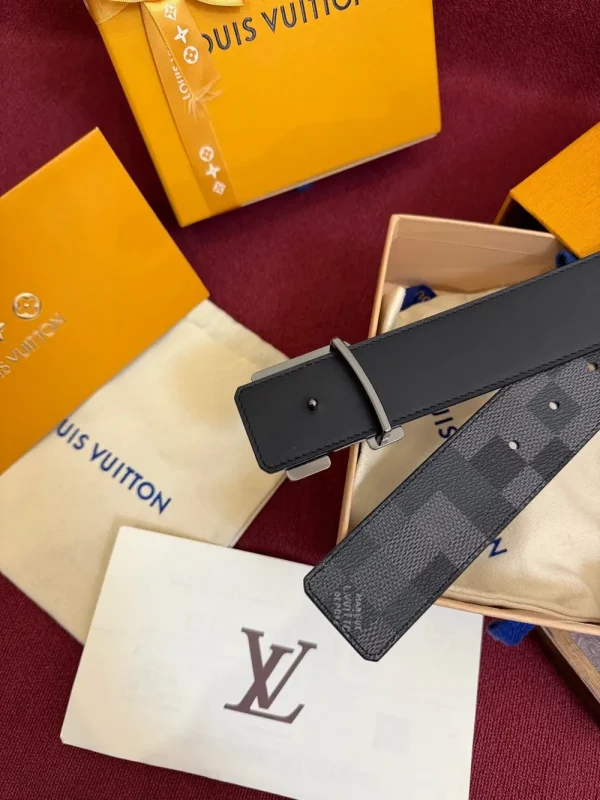 Louis Vuitton LV Initiales 40mm Reversible Belt