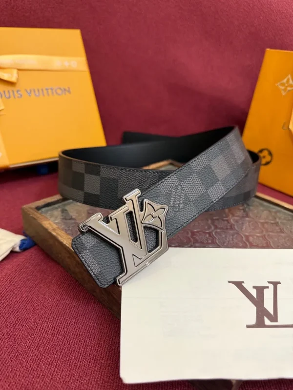 Louis Vuitton LV Initiales 40mm Reversible Belt