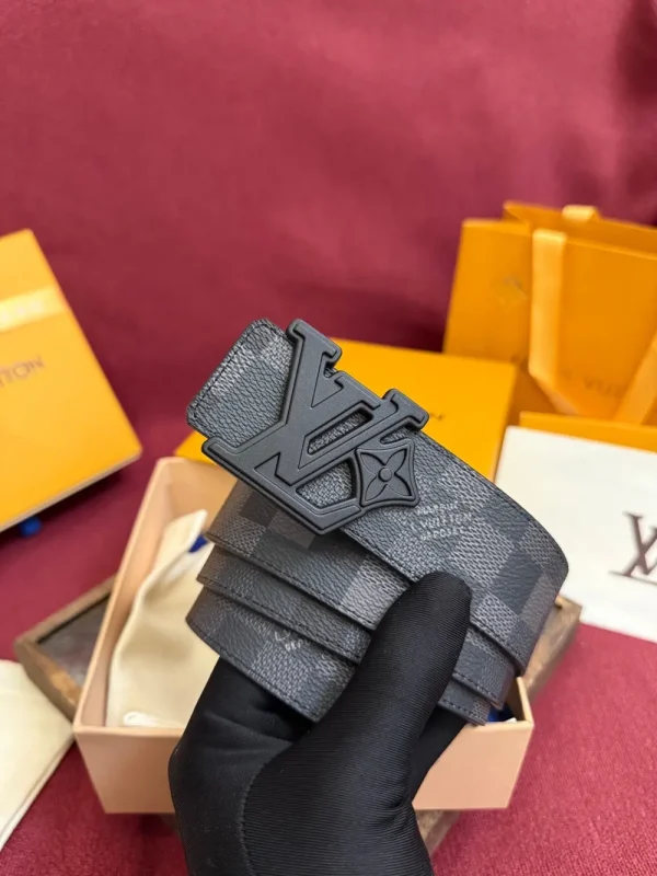 Louis Vuitton LV Initiales 40mm Reversible Belt