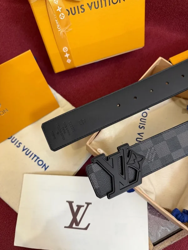 Louis Vuitton LV Initiales 40mm Reversible Belt