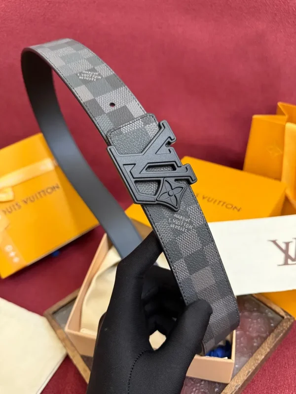 Louis Vuitton LV Initiales 40mm Reversible Belt