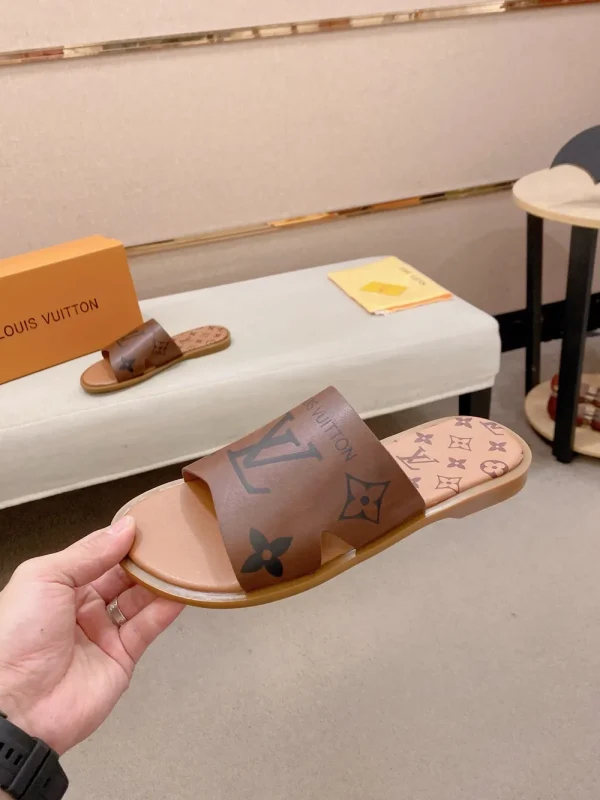 Louis Vuitton Lock It Men's Leather Slide - Comfort