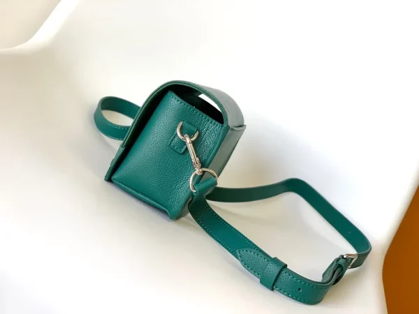 Louis Vuitton Men's Wearable Wallet - Boutique Leather