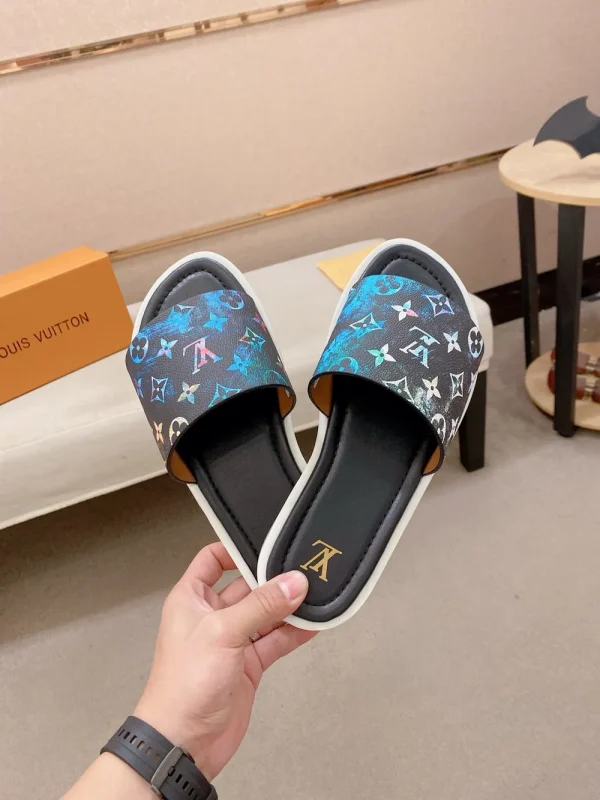 Louis Vuitton Pool Pillow Mule Men's Slide - Italian Craft