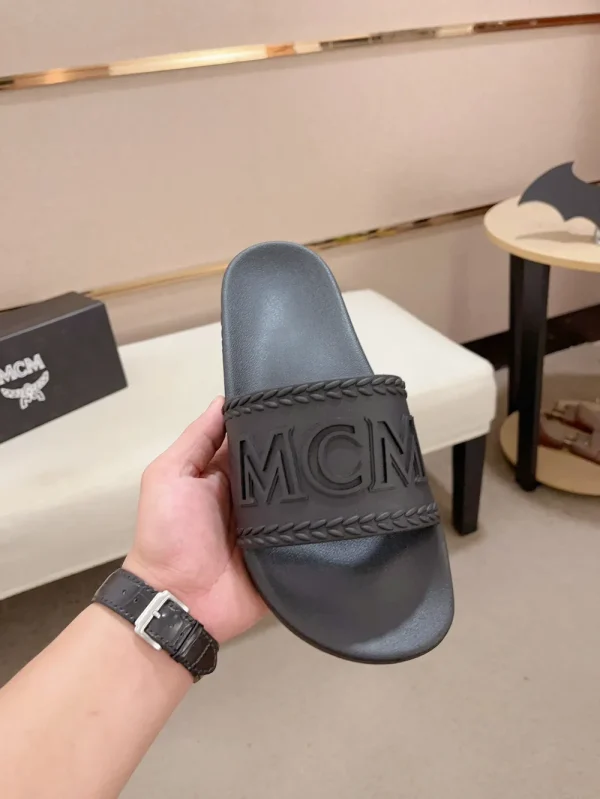 MCM Logo-Embossed Men's Black Rubber Slide
