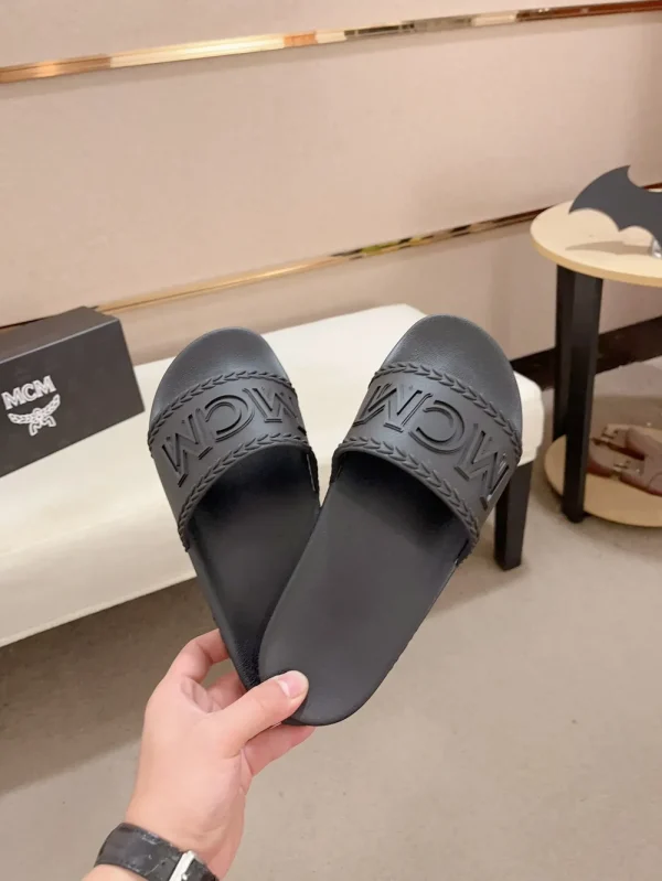 MCM Logo-Embossed Men's Black Rubber Slide
