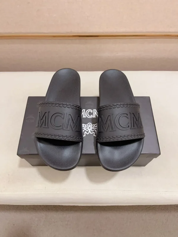 MCM Logo-Embossed Men's Black Rubber Slide