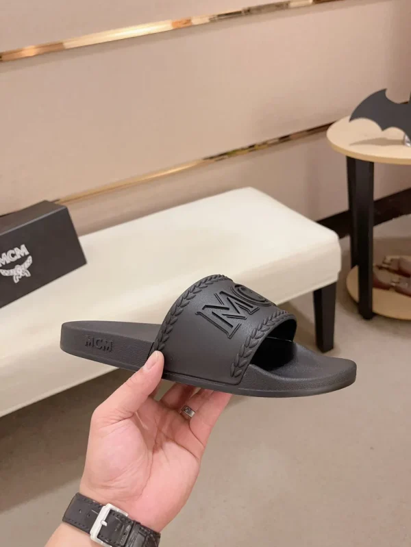 MCM Logo-Embossed Men's Black Rubber Slide