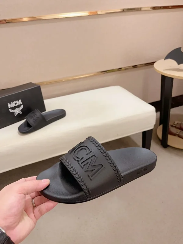 MCM Logo-Embossed Men's Black Rubber Slide