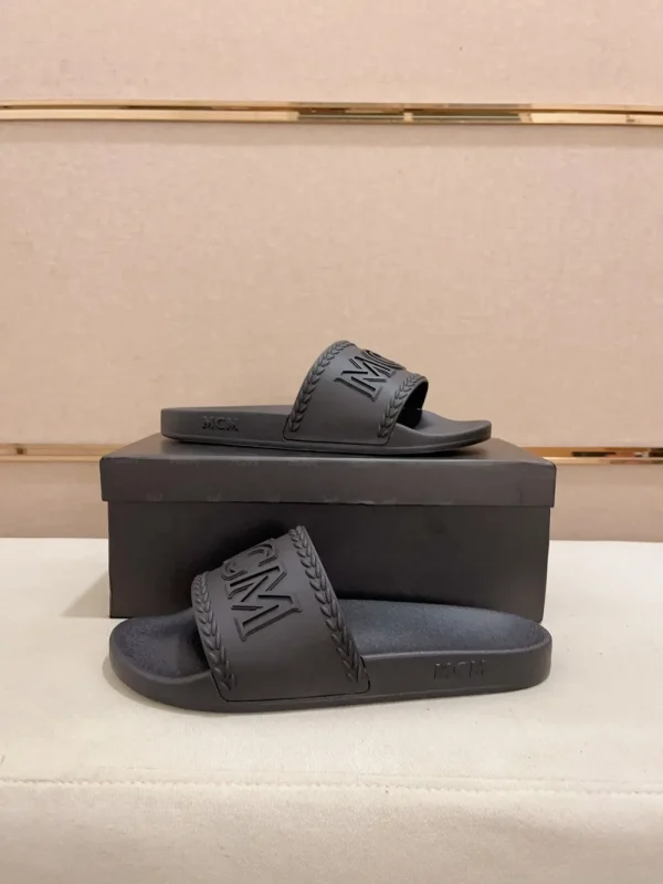 MCM Logo-Embossed Men's Black Rubber Slide
