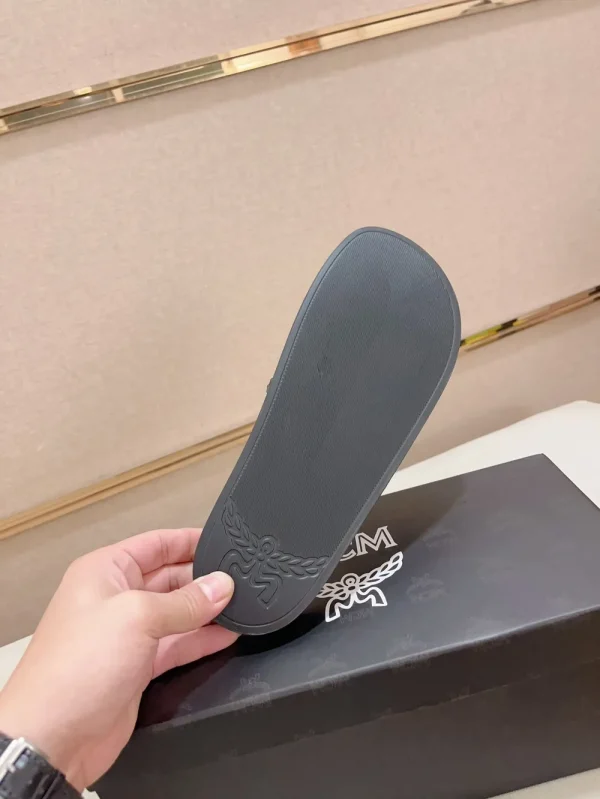 MCM Logo-Embossed Men's Black Rubber Slide