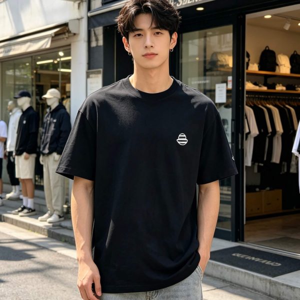 Moncler Logo-Patch Cotton T-Shirt- Black